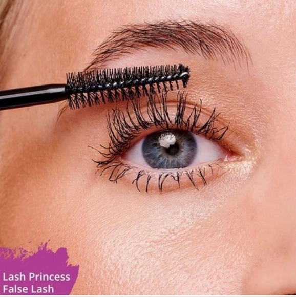 Essence Lash Princess Mascara - Picture 3 of 5